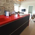 Alvariño Apartamento, Tradicción Y Modernidad *